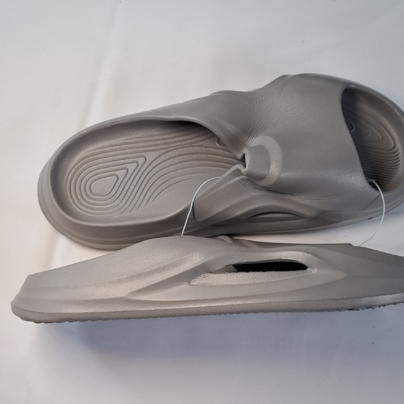 Clpp'li Tan and White Slide Sandals - Picture 3 of 6